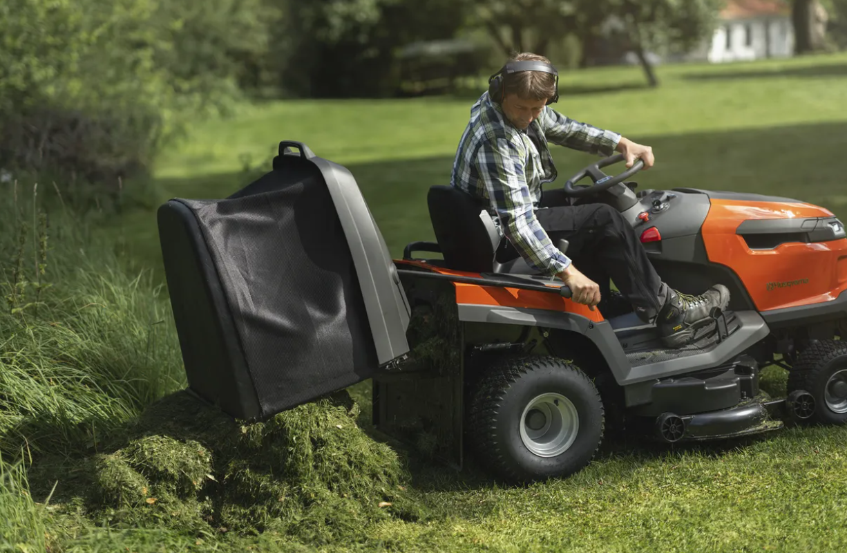 Tracteur tondeuse Husqvarna TC220T - ramassage - coupe 108cm - 708cm3