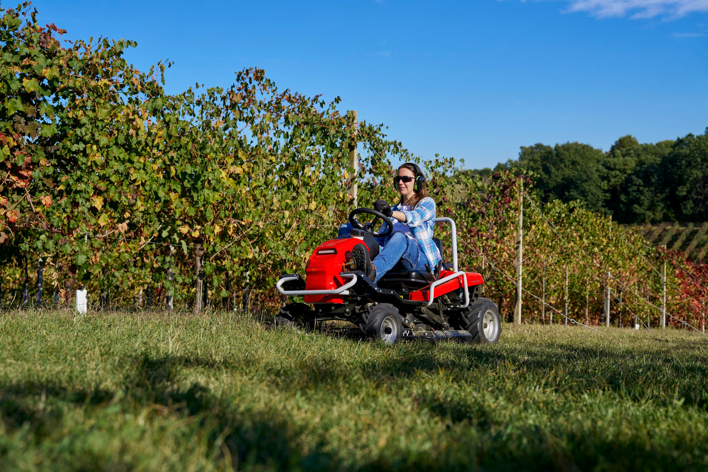 Tondeuse débroussailleuse autoportée Oleo Mac Apache 85 K 2000