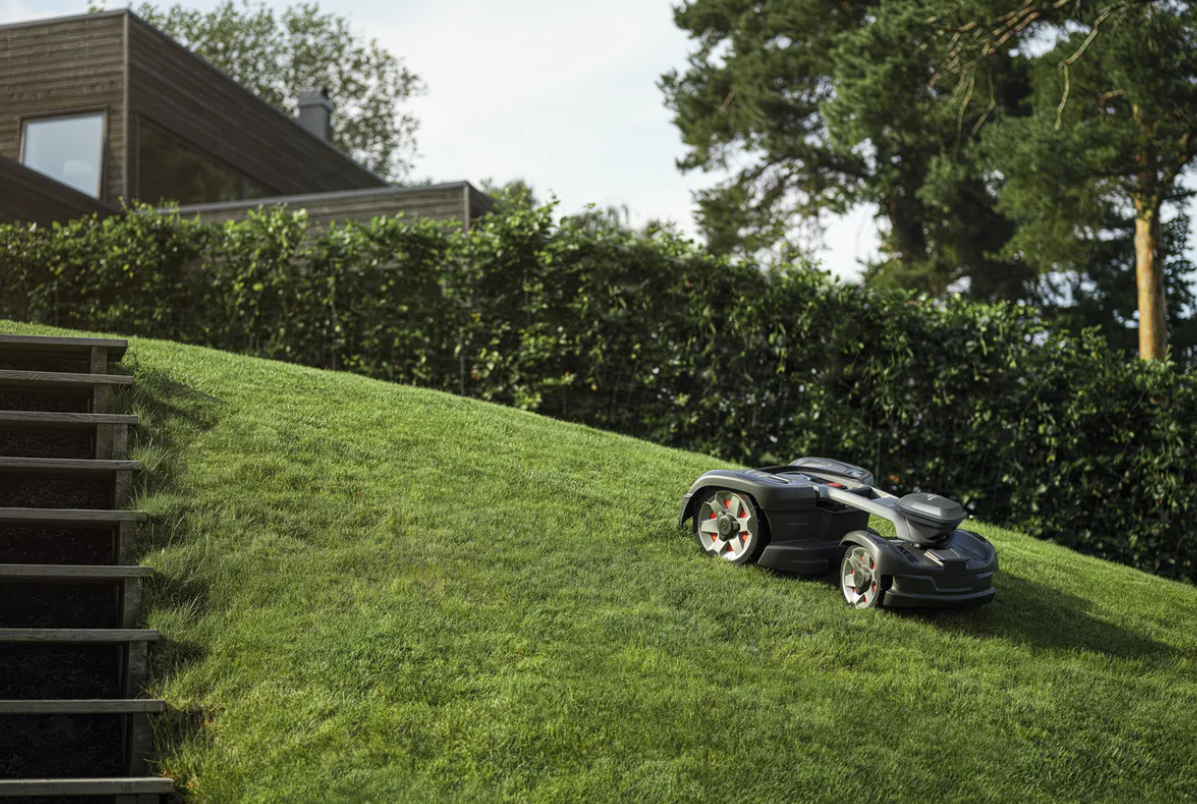 Robot tondeuse Husqvarna Automower 435X AWD NERA - Surface max 5000m2 - Pente max 70% (35°) - 4 roues motrices