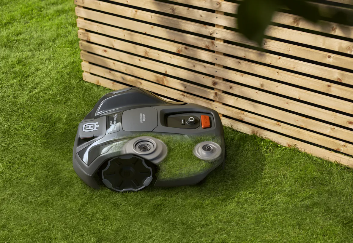 Robot tondeuse Husqvarna Automower 305E NERA - Surface max 600m2 - Pente max 30% (17°)