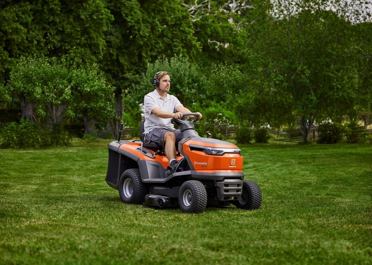 Tracteur tondeuse Husqvarna TC112 - ramassage - coupe 95cm - 413cm3