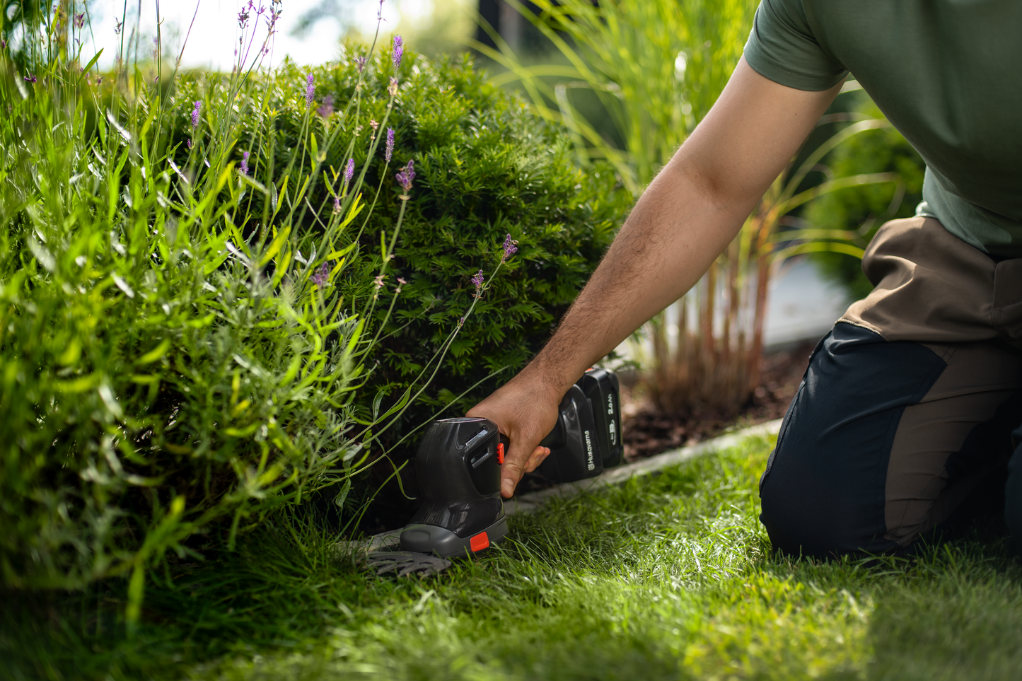 Taille haies sur perche à batterie Husqvarna Aspire S20-P4A pack avec perche + batterie P4A 18-B36 + chargeur P4A 18-C50