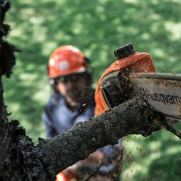 Tronçonneuse élagueuse sur perche à batterie Husqvarna 120iTK4-P pack avec batterie BLi10 + chargeur QC80