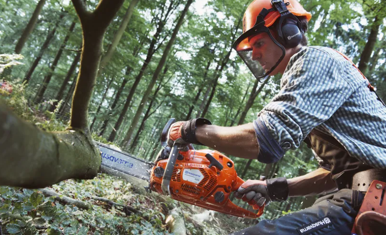 Tronçonneuse Husqvarna 555 - 3/8 - 1,5mm - Guide 45cm - 59,8 cm3 - 5,9 kg