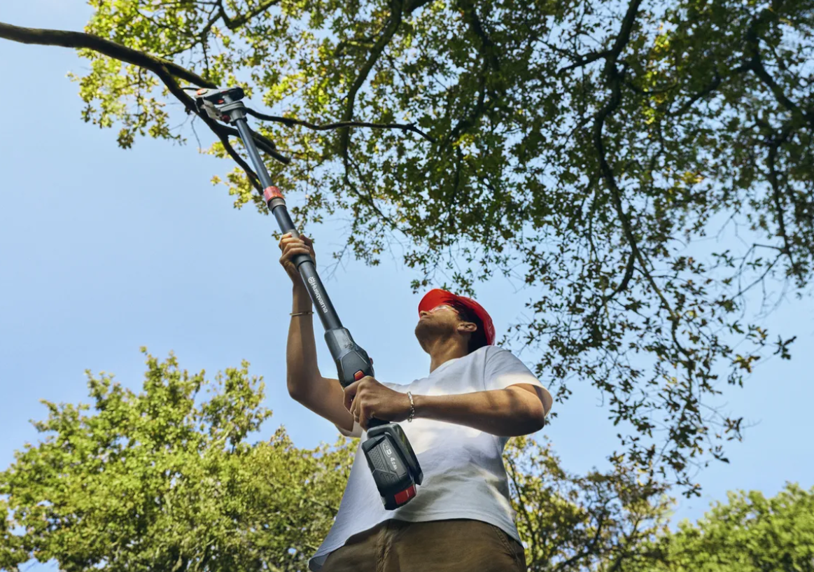 Scie sur perche à batterie Husqvarna Aspire PE5-P4A pack avec batterie P4A 18-B72 + chargeur P4A 18-C70