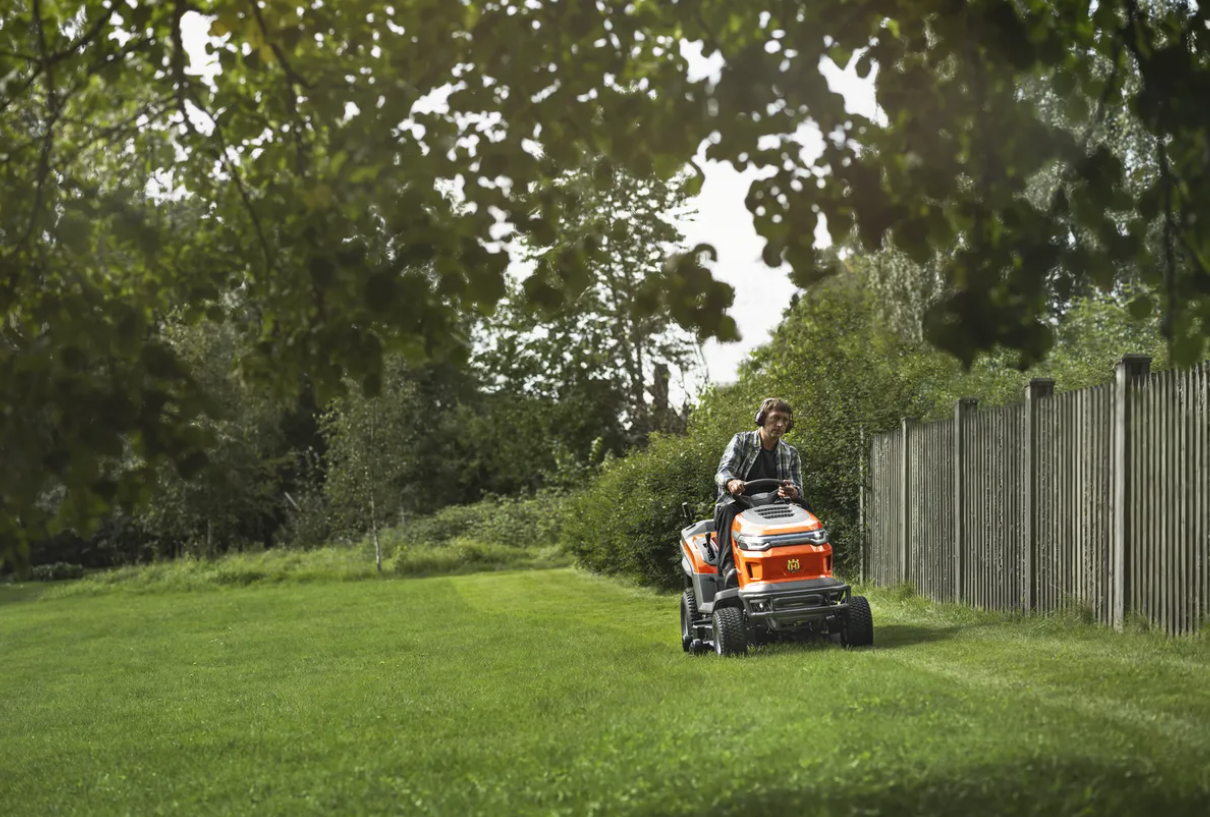 Tracteur tondeuse Husqvarna TC220T - ramassage - coupe 108cm - 708cm3