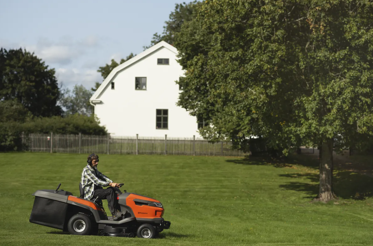 Tracteur tondeuse Husqvarna TC220T - ramassage - coupe 108cm - 708cm3