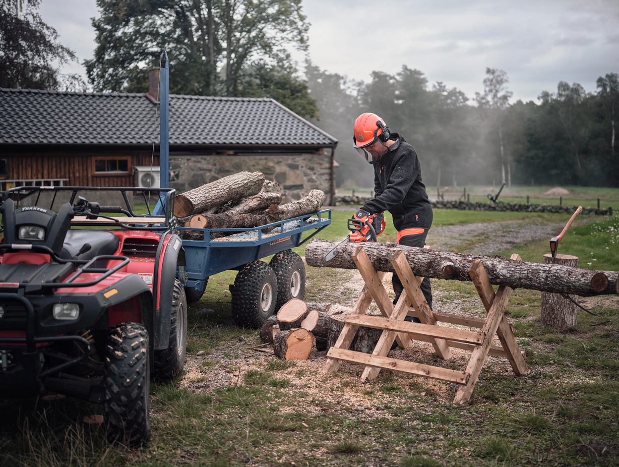 Tronçonneuse à batterie Husqvarna 240i pack avec batterie BLi30 + chargeur 40-C80