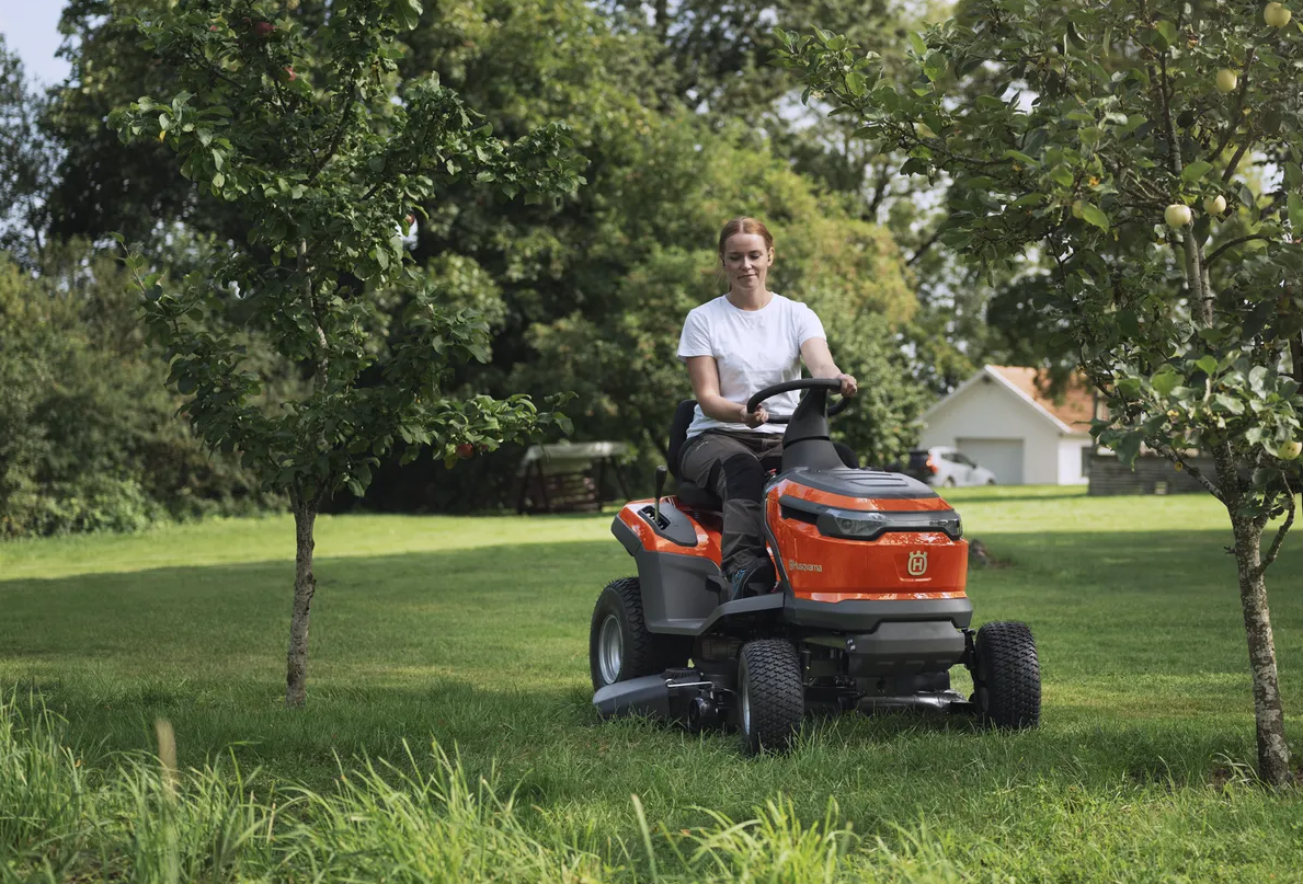 Tracteur tondeuse Husqvarna TS100i - éjection latérale - coupe 95cm - électrique Li-Ion 48V 2kW / 40Ah