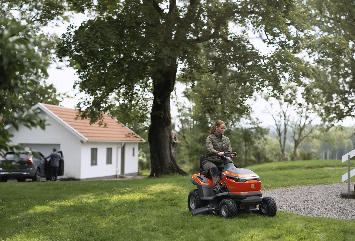 Tracteur tondeuse Husqvarna TS100i - éjection latérale - coupe 95cm - électrique Li-Ion 48V 2kW / 40Ah