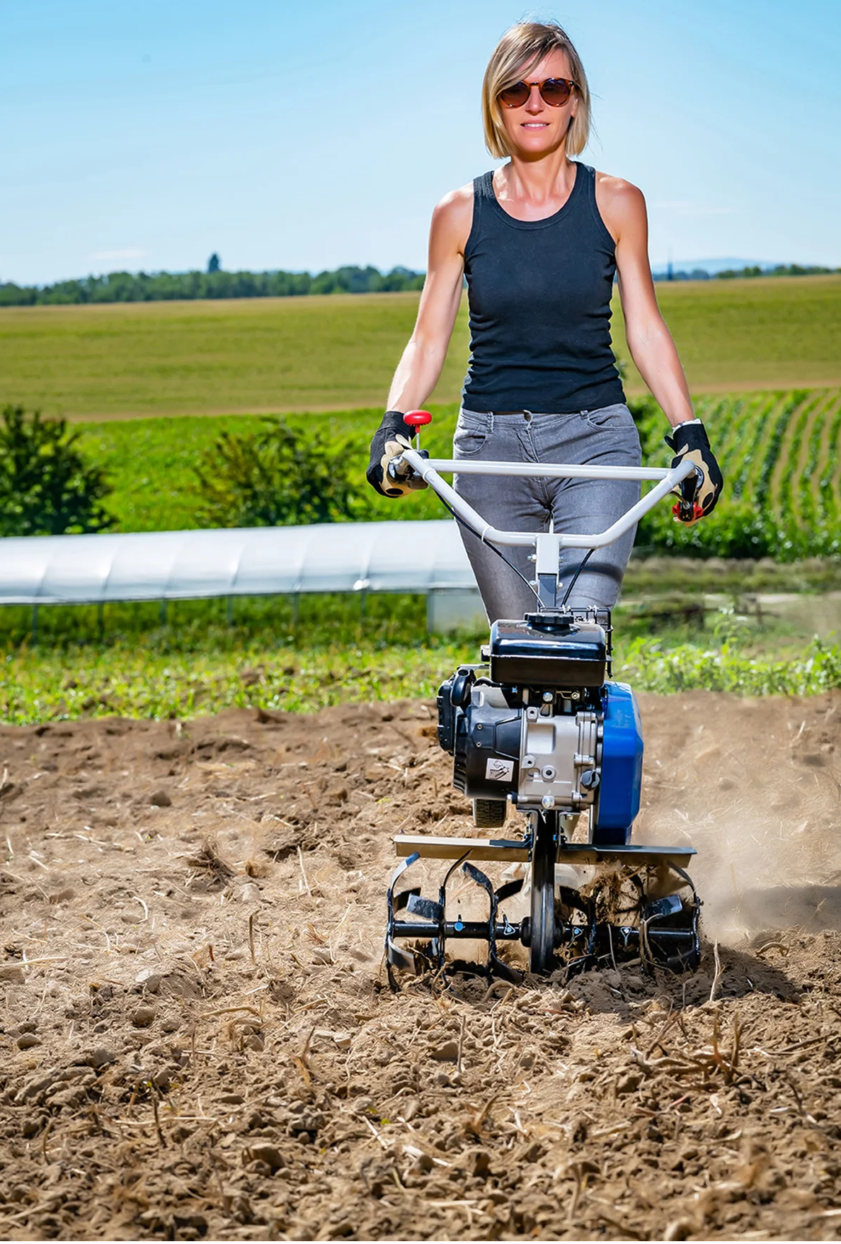 Motobineuse Staub Maxibêche K – 80cm3 – 1 vitesse avant – 6 fraises – largeur de travail 22 à 45cm