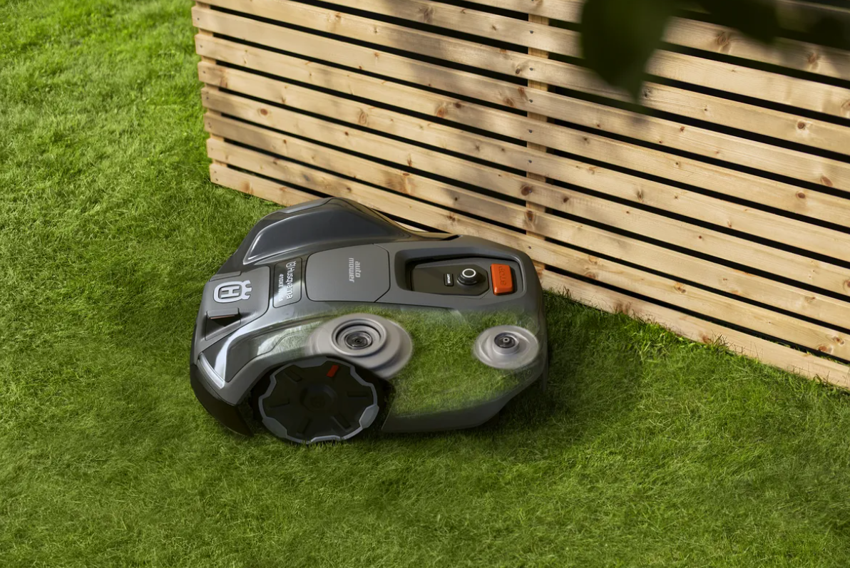 Robot tondeuse Husqvarna Automower 405XE NERA - Surface max 600m2 - Pente max 30% (17°)