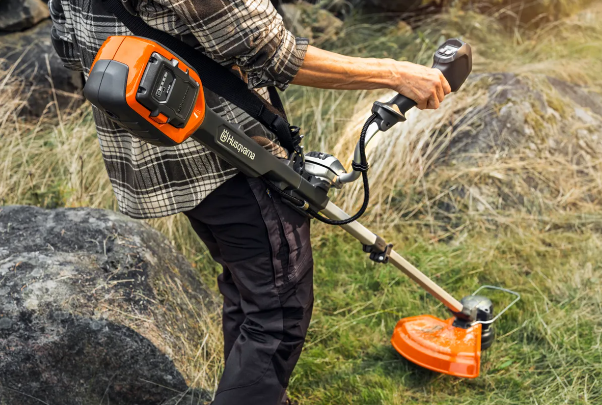 Coupe bordure à batterie Husqvarna 220iR pack avec batterie 40-B140 + chargeur 40-C80