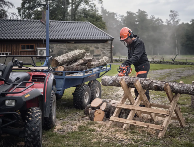 Tronçonneuse à batterie Husqvarna 435i pack avec batterie BLi30 + chargeur 40-C80 + 2ème batterie BLi30 offerte