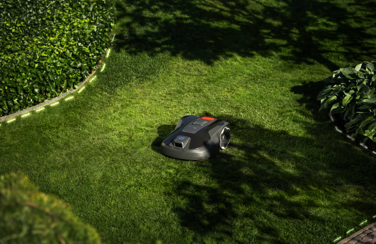 Robot tondeuse Husqvarna Automower 312V - Surface max 1200m² - Pente max 40% (22°)