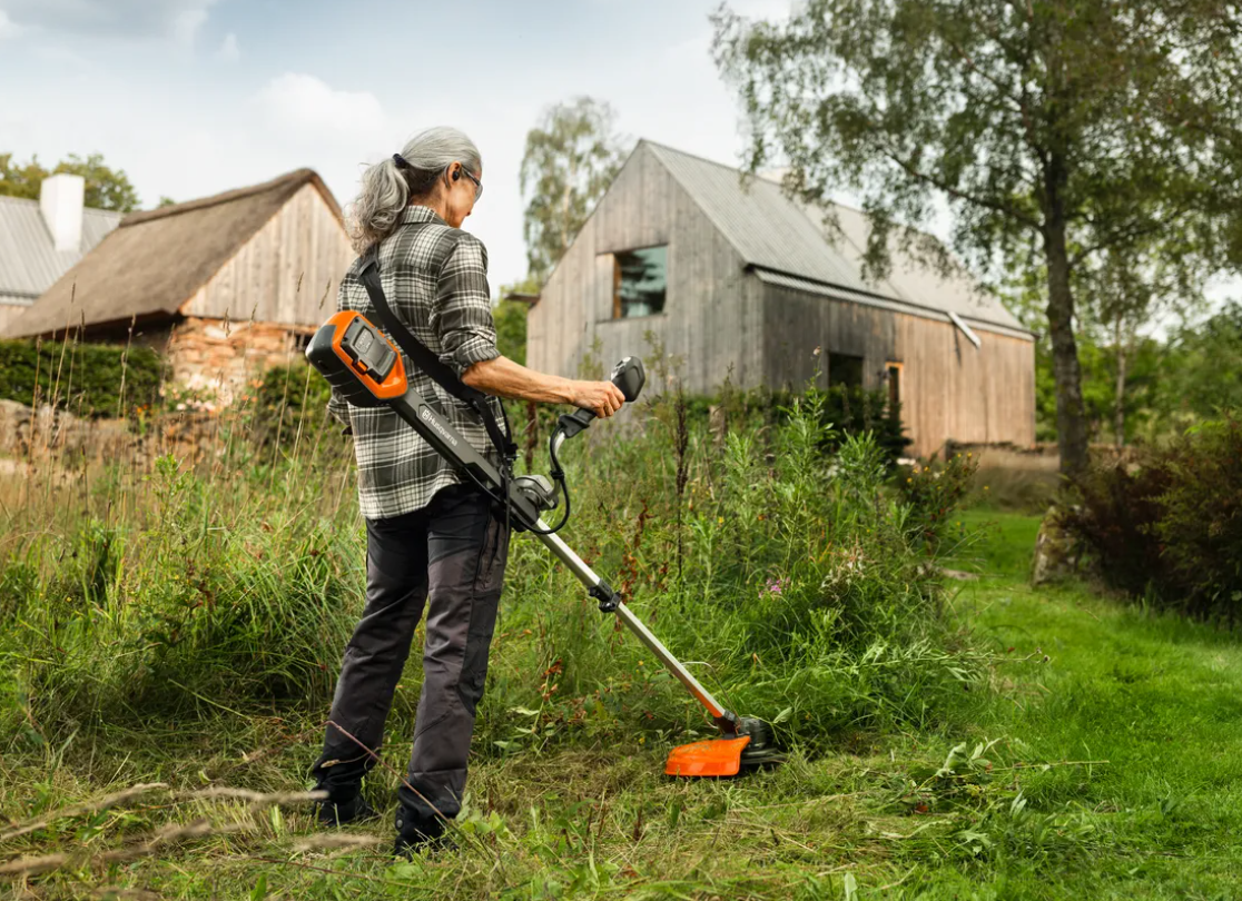 Coupe bordure à batterie Husqvarna 220iR pack avec batterie 40-B140 + chargeur 40-C80