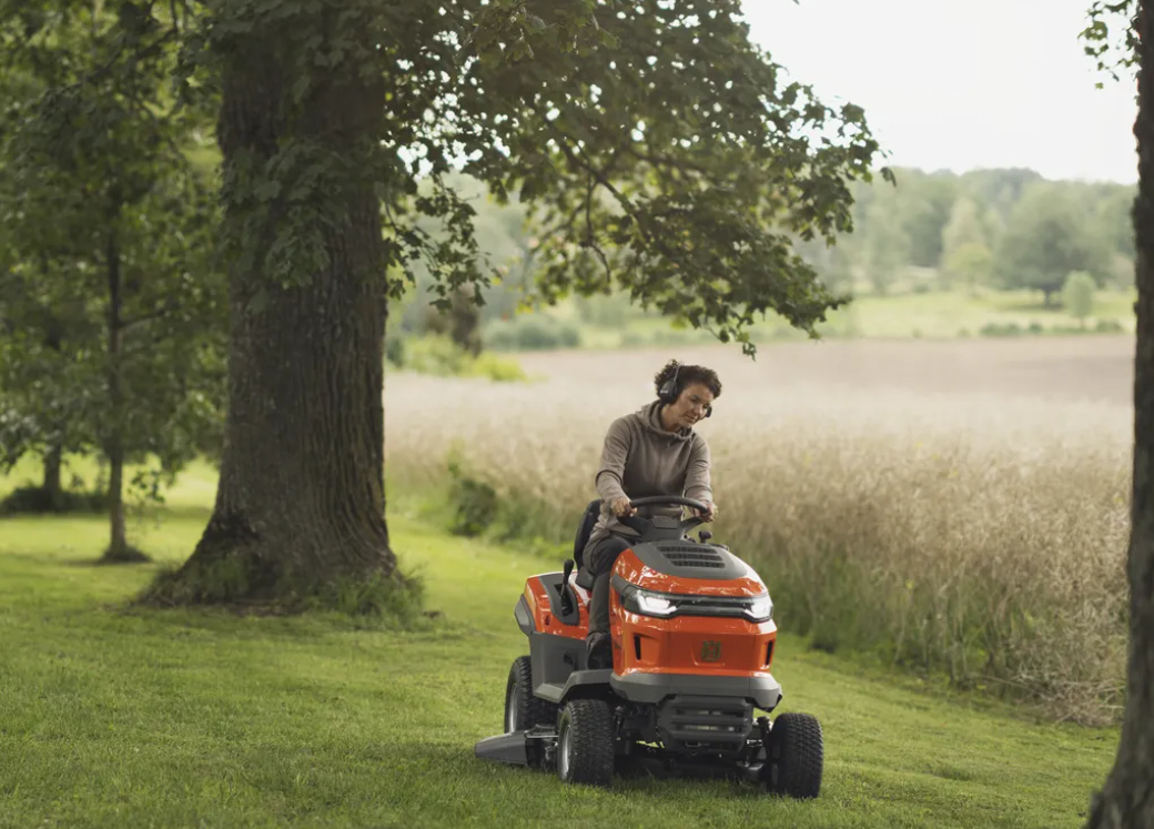 Tracteur tondeuse Husqvarna TS215T - éjection latérale - coupe 95cm - 586cm3