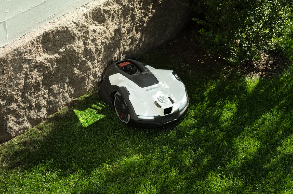 Robot tondeuse Husqvarna Automower 405VE NERA - Surface max 900m² - Pente max 30% (22°)