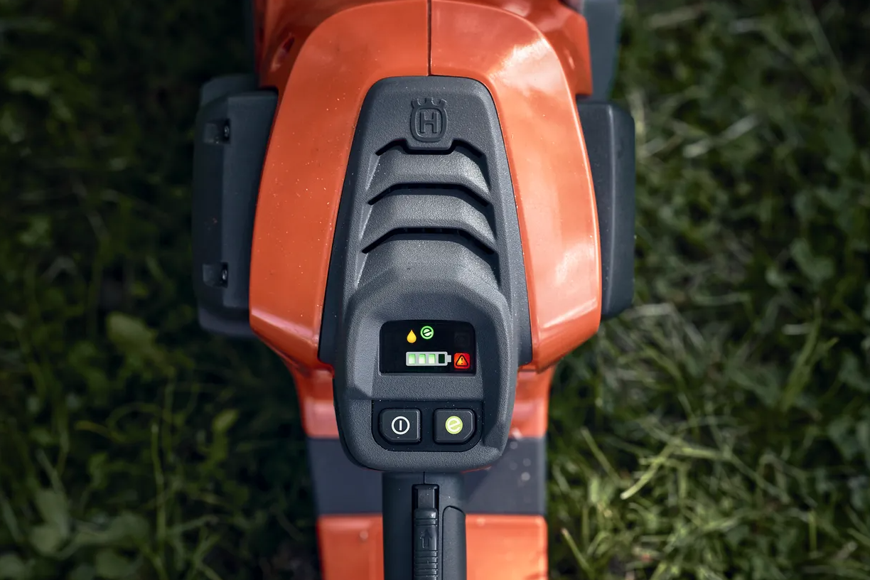 Tronçonneuse professionnelle à batterie Husqvarna 542iXP