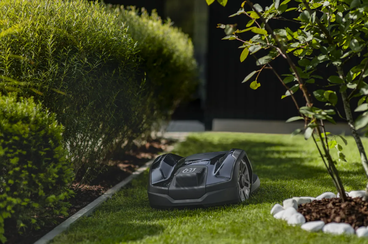 Robot tondeuse Husqvarna Automower 310E NERA - Surface max 1000m2 - Pente max 30% (17°)