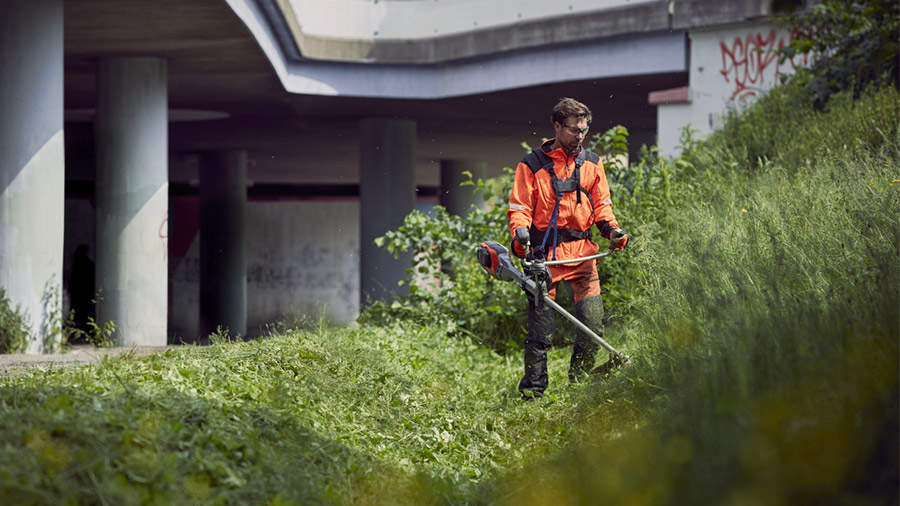 Débroussailleuse professionnelle à batterie Husqvarna 535iRX