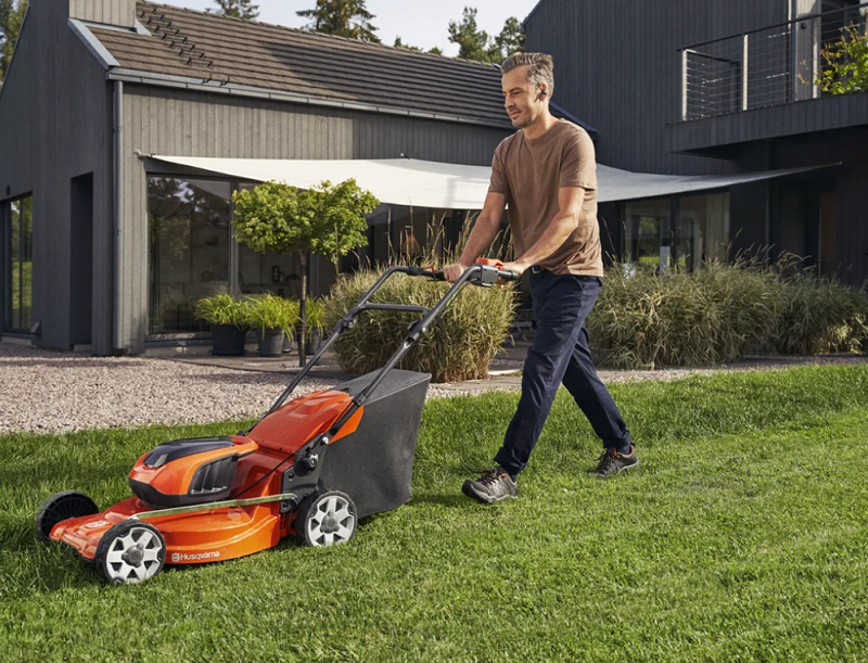 Tondeuse à batterie Husqvarna LC142i pack avec batterie 40-B140 + chargeur 40-C80