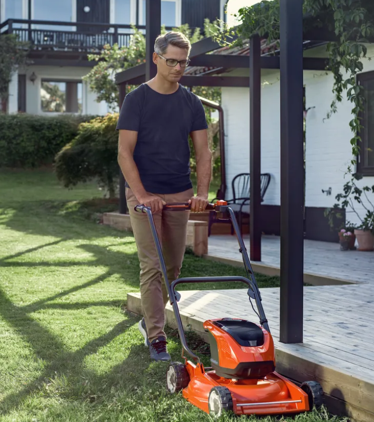 Tondeuse mulching à batterie Husqvarna LB144i pack avec batterie 40-B140 + chargeur 40-C80